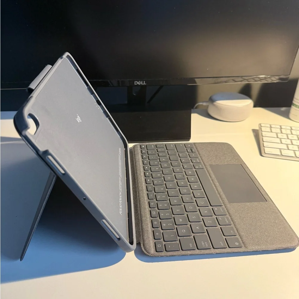 Logitech - Folio Touch Keyboard Folio for iPad Air 11